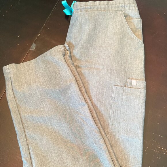 Figs Kade Cargo Scrubs Color Graphite, Size Medium - Picture 2 of 4